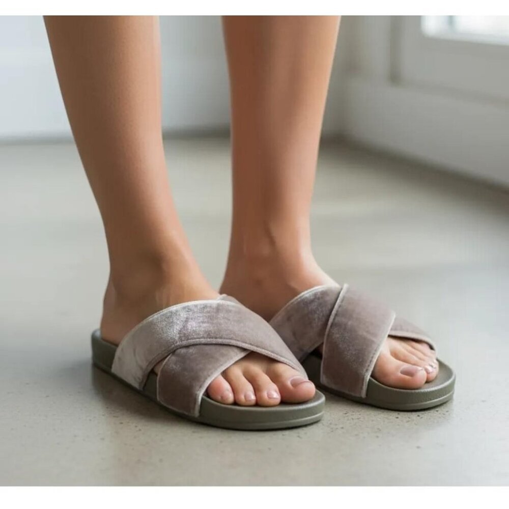 Aerie Women's Velvet Double Criss-Cross Strap Slip-On Sandals Gray Size 7 NWOT - Picture 1 of 10